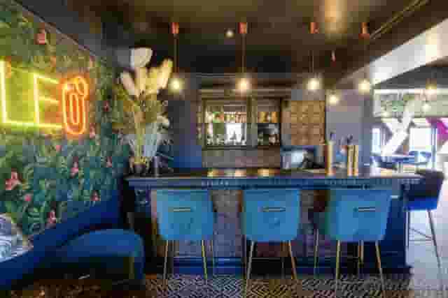 Restaurant & Bar