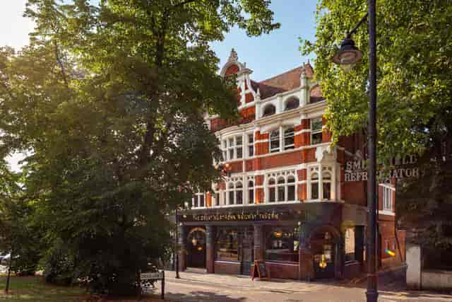 Great Northern Railway Tavern - image 3