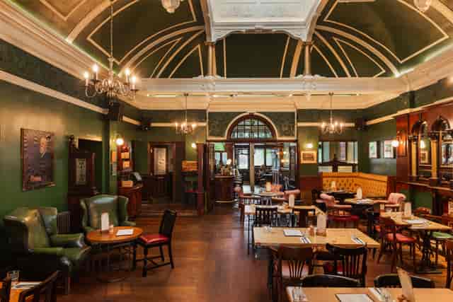Great Northern Railway Tavern - image 3