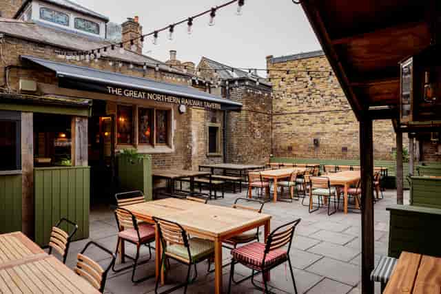 Great Northern Railway Tavern - image 2