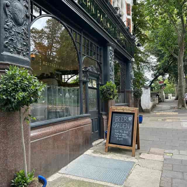 Great Northern Railway Tavern - image 3