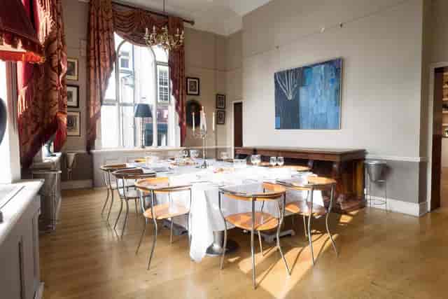 Racquet Club Hotel & Ziba Restaurant - image 3