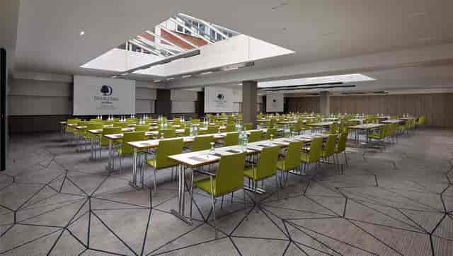 DoubleTree by Hilton Hannover Schweizerhof - image 2