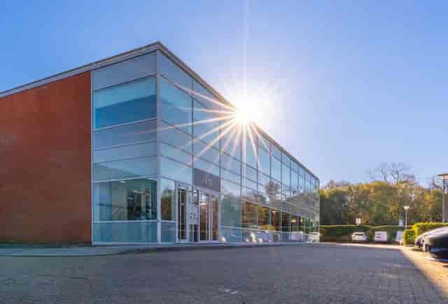 610 The Avenue - image 2
