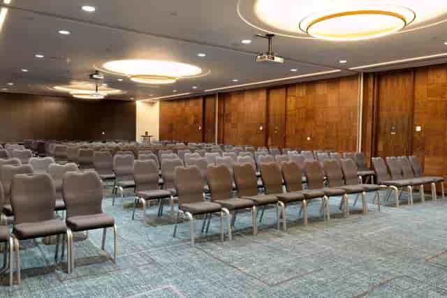 Crowne Plaza London - image 2