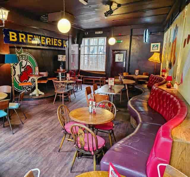Cherry Reds Cafe Bar - image 2
