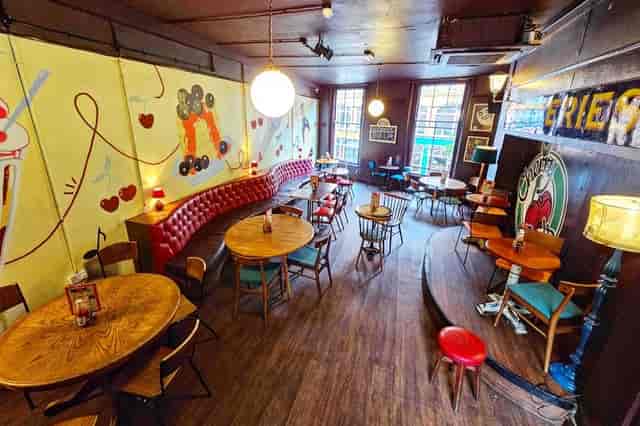 Cherry Reds Cafe Bar - image 3