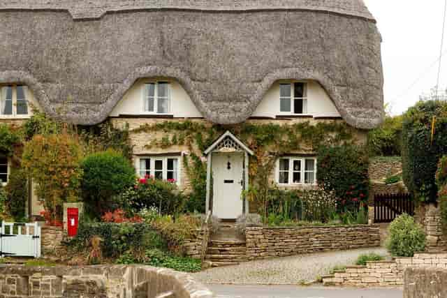 Quintessentially English country home with timeless charm - image 2