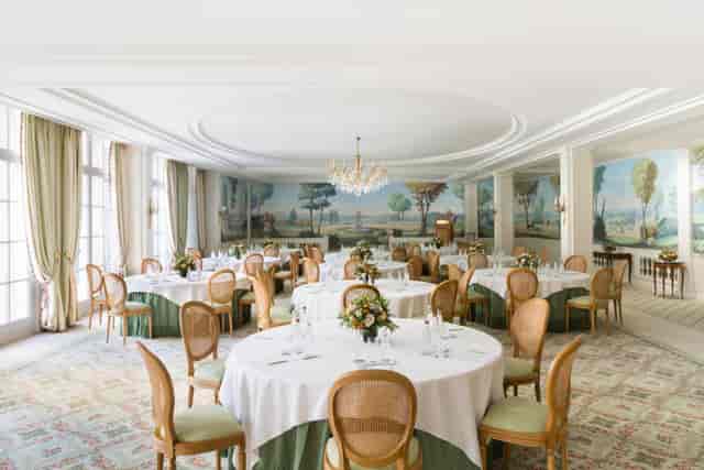 Le Bristol Paris - image 2