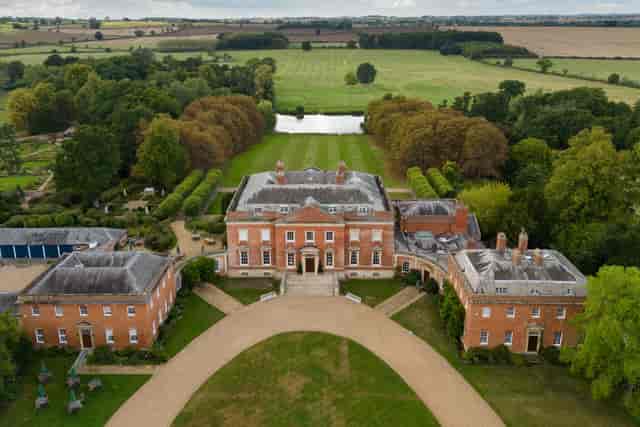 Kelmarsh Hall and Gardens - image 2
