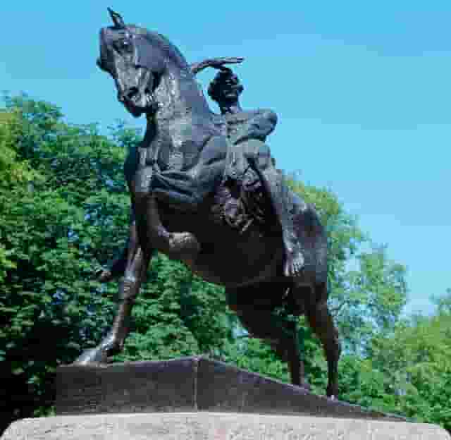 Physical Energy Statue Green