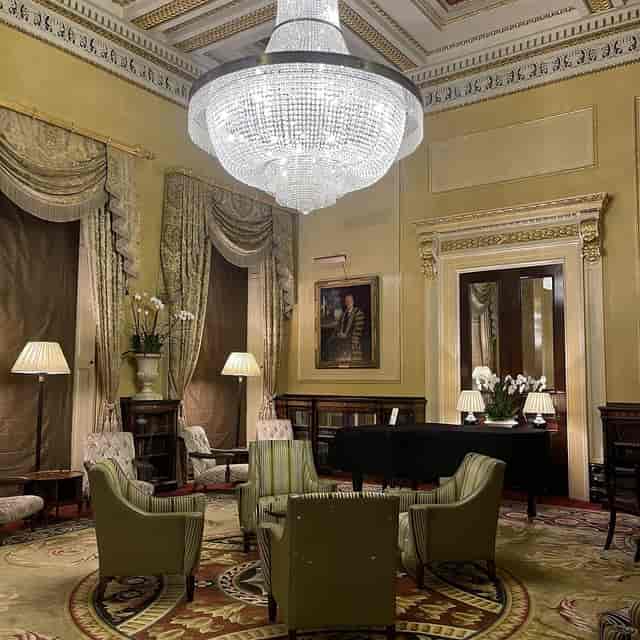 Oxford and Cambridge Club - image 3