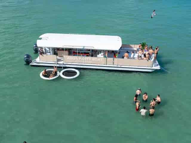 Aqua Party Boat - image 3