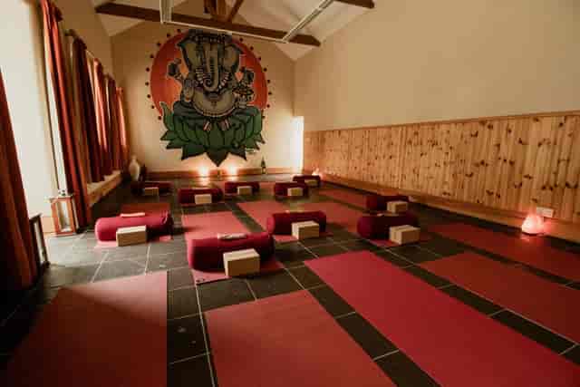 Holwell Holistic Retreat - image 2