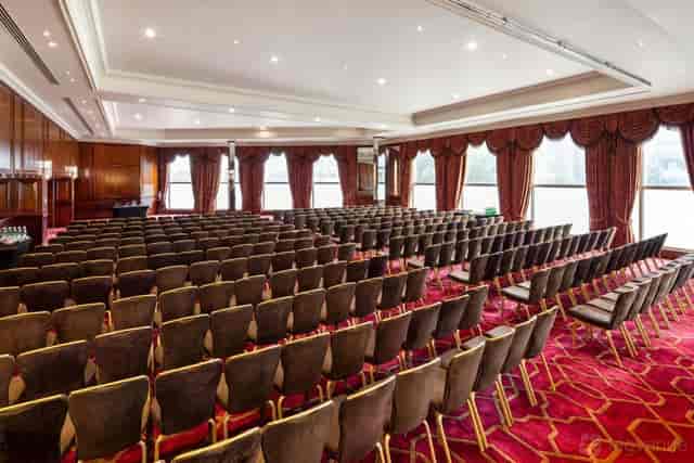 Radisson Blu Hotel, London Heathrow - image 2