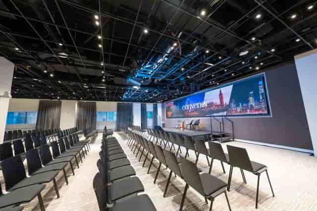 Ultra-Modern Hi-Tech Meeting and Event Venue NYC - image 2
