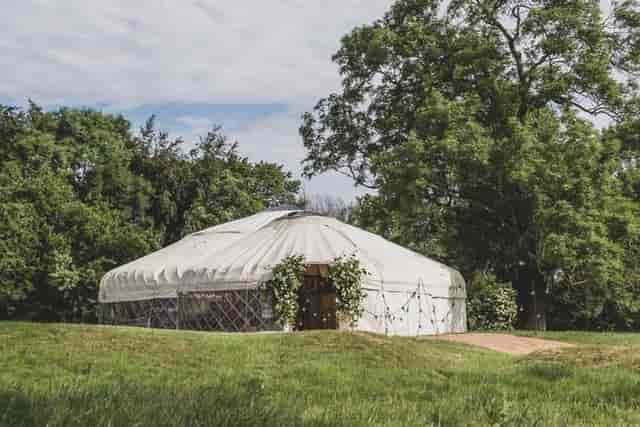 Yurtshire Eavestone Lake - image 2