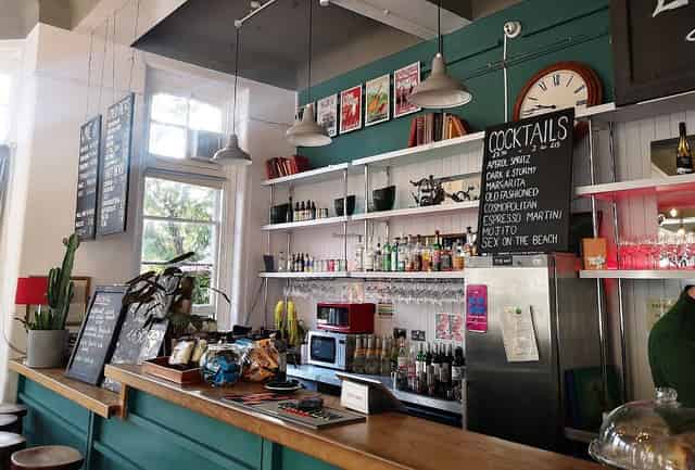 Café & Bar
