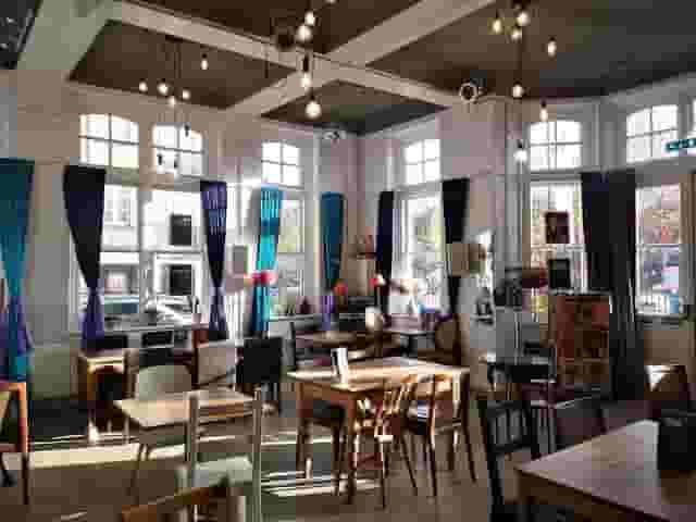 Café & Bar