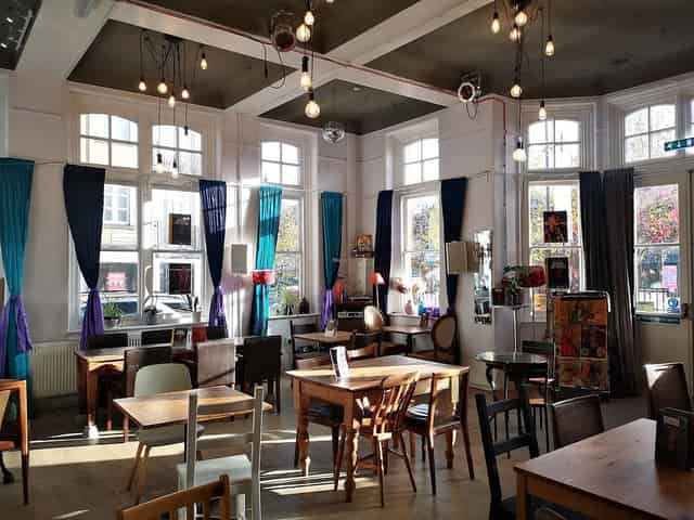 Café & Bar