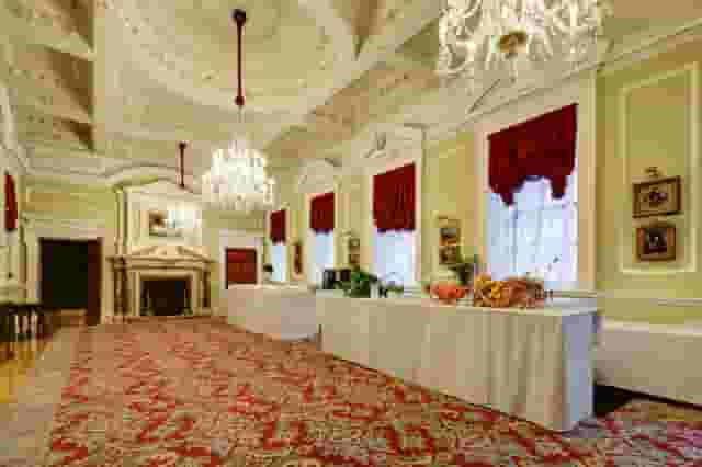 The Long Parlour