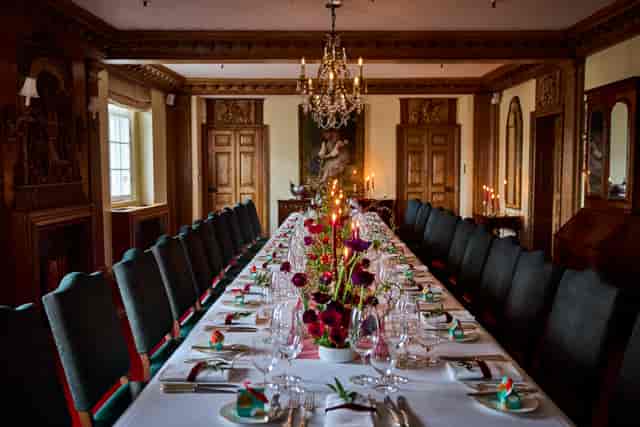 Fortnum & Mason Boardroom with crystal chandelier for executive dinners and VIP banquets.