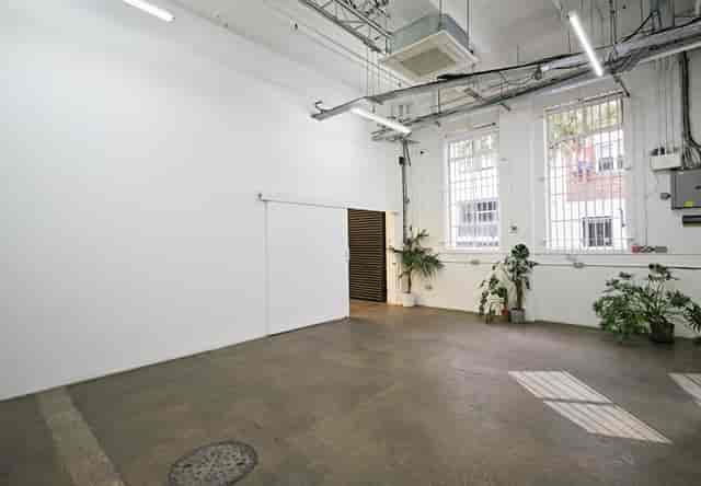 Industrial blank canvas studio space for pop-up galleries and creative workshops.