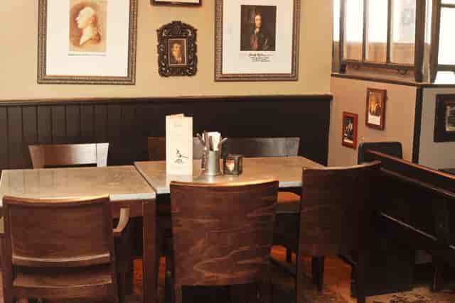 Cozy rustic meeting space at Magpie & Stump for intimate gatherings and brainstorming.