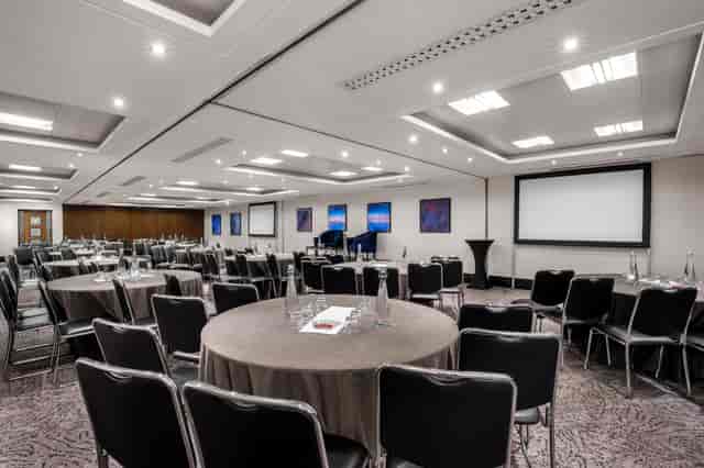Milton Suite at Leonardo Royal Hotel: versatile event space for conferences and workshops.