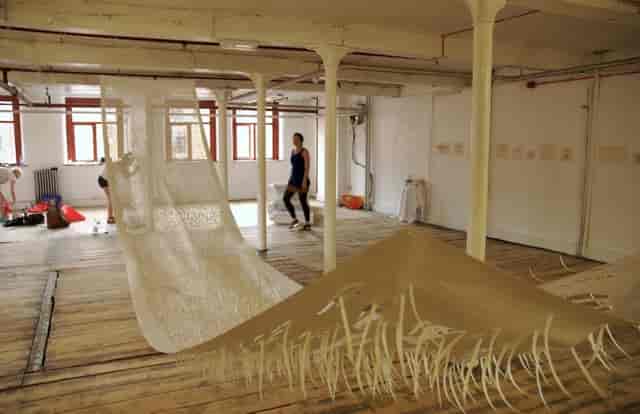 Versatile event space at Kraak Gallery with artistic installations for creative workshops.