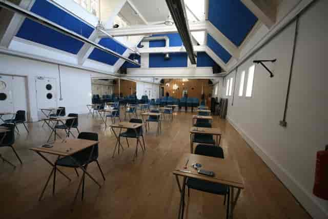 Versatile dance studio meeting space with bright atmosphere for workshops and training.