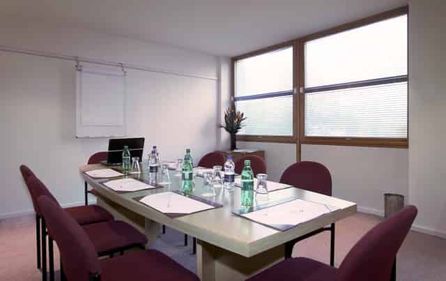 Syndicate Room 7