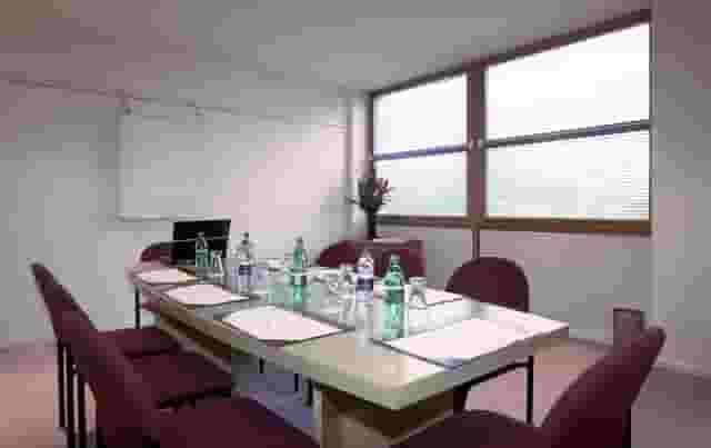 Syndicate Room 1