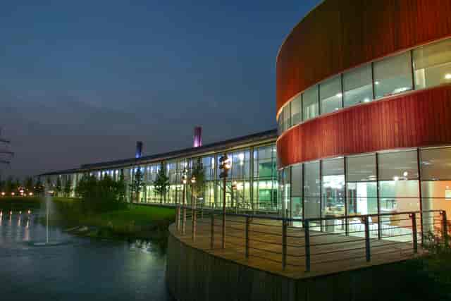 Modern event venue at dusk with sleek architecture and scenic waterfront for gatherings.