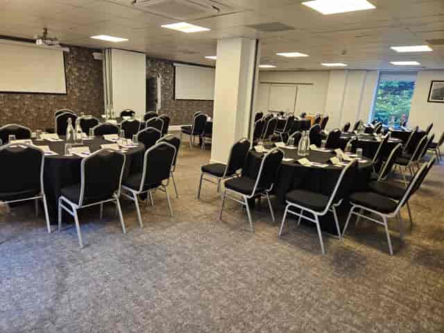 Graphene Suite meeting space with round tables, ideal for conferences and presentations.