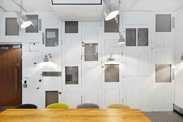 Modern meeting room with unique wall design, ideal for creative brainstorming sessions.