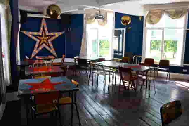 Star by Hackney Downs