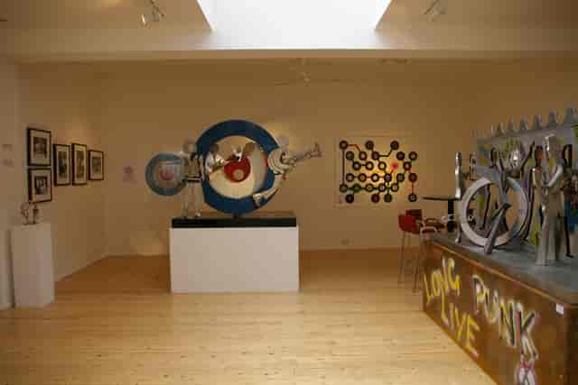 Gallery Different - image 2