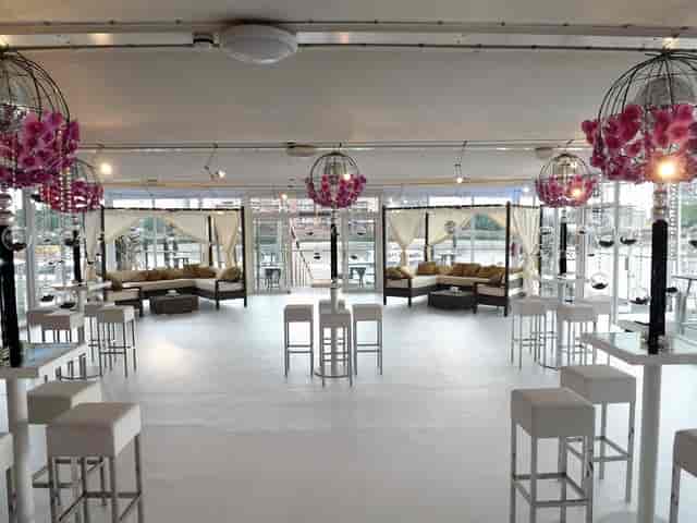Stylish event space with floral decor, ideal for networking and social gatherings.