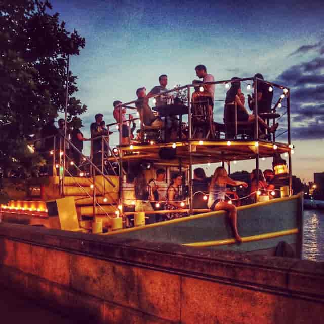 Tamesis Dock 