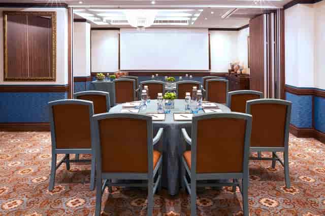 Van Gogh Room at The Rubens: elegant meeting space for corporate workshops and events.