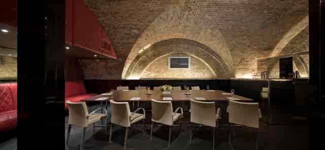 Stylish meeting room with arched brick ceiling, perfect for formal meetings and brainstorming.