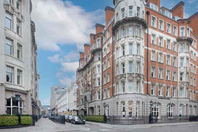 Radisson Blu Hotel, London Tottenham Court Road - image 2