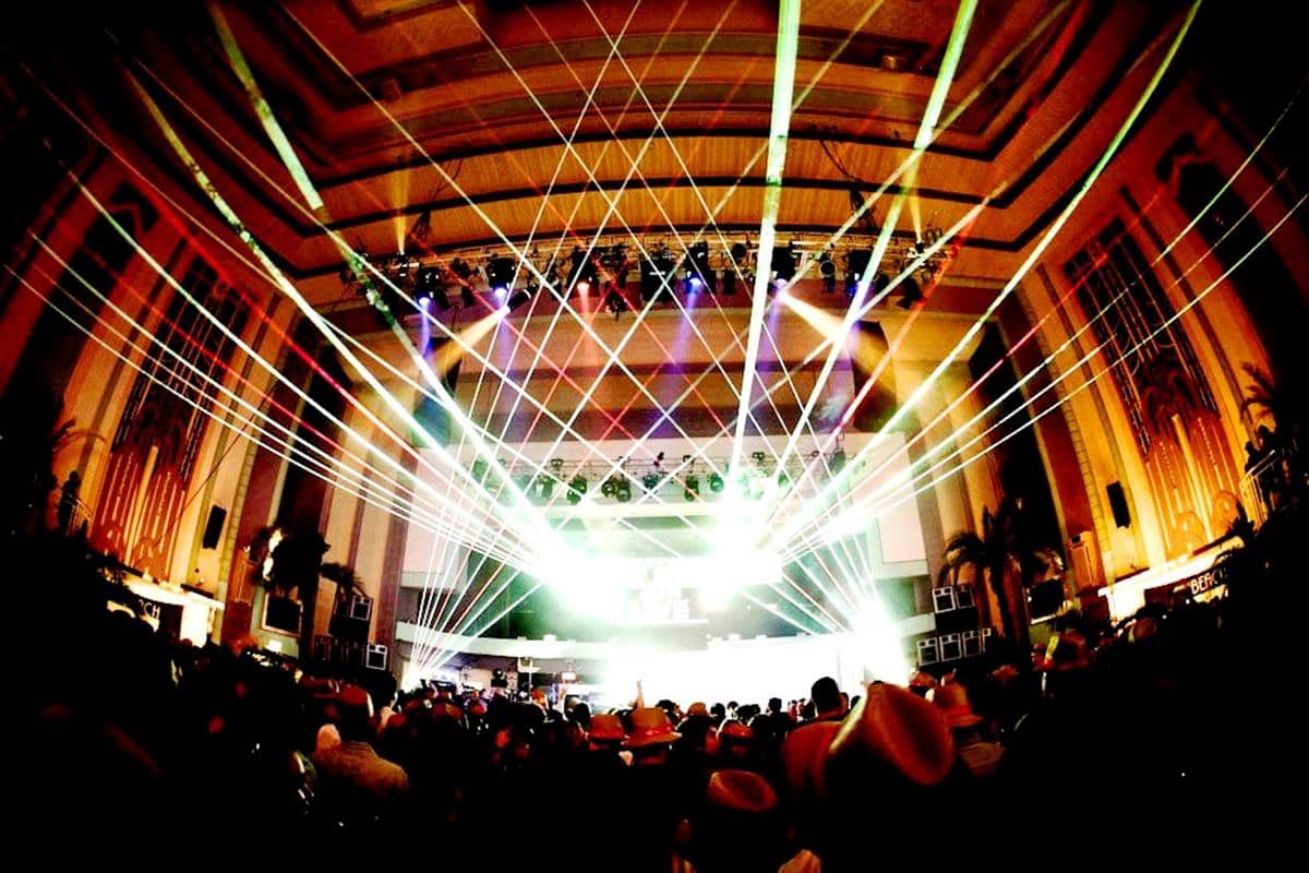 Click for more images of Troxy Performers at Troxy